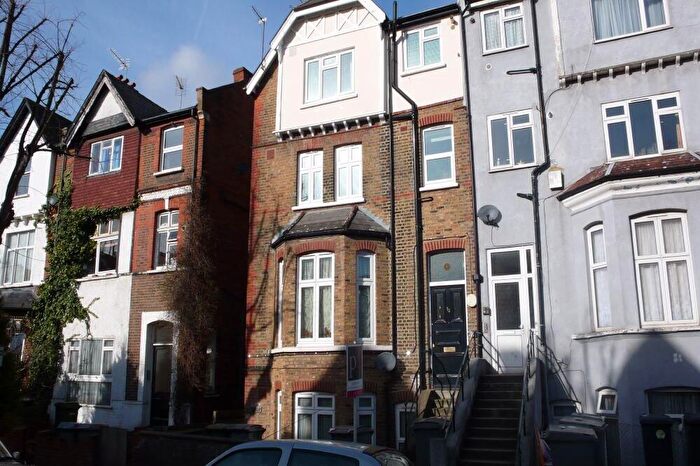 3 Bedroom Flat To Rent In Dean Road, Willesden, NW2