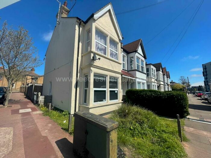 2 Bedroom Apartment To Rent In Harcourt Avenue, Southend On Sea, Essex, SS2