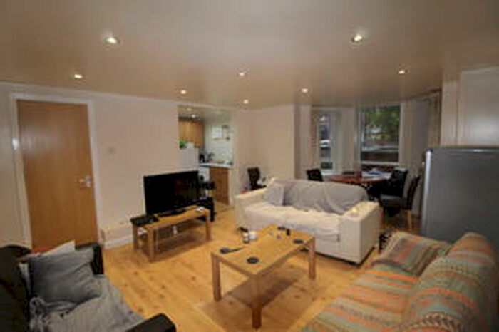 9 Bedroom Terraced House To Rent In Regent Park Terrace, Leeds, West Yorkshire, LS6