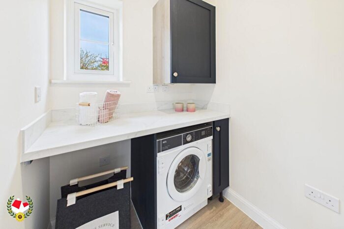 4 Bedroom Detached House For Sale In Ashchurch, Tewkesbury, GL20 - Photo 5