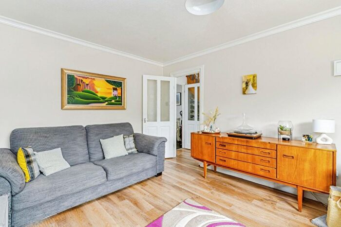 3 Bedroom End Of Terrace House For Sale In Whitnash Close, Balsall Common, CV7