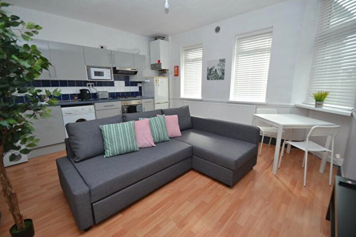 1 Bedroom Flat To Rent In Tewkesbury Street, Cathays, Cardiff, CF24