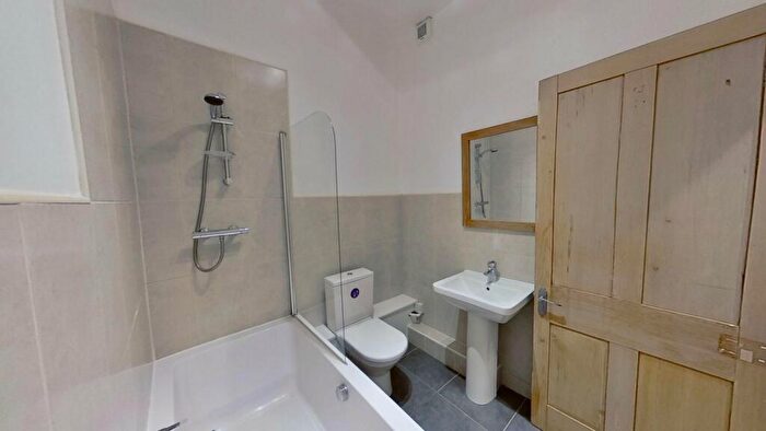 1 Bedroom Flat To Rent In Gibson Street, Edinburgh, EH7