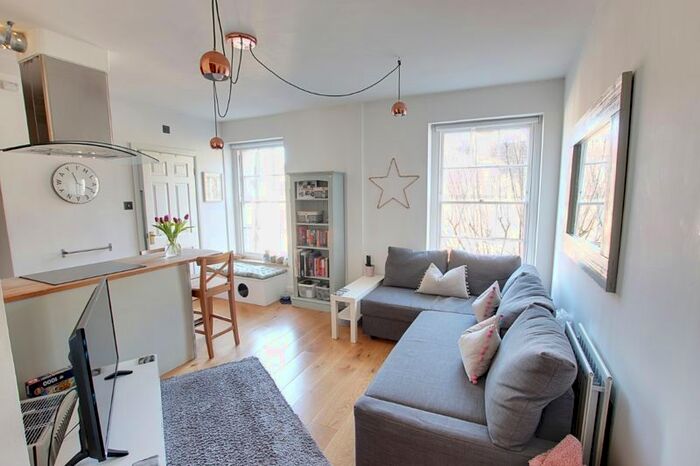 1 Bedroom Flat To Rent In The Halve, Trowbridge, BA14