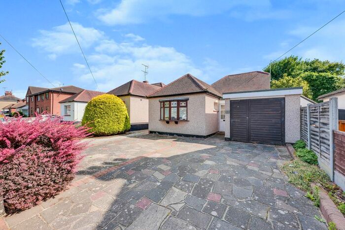 3 Bedroom Detached Bungalow To Rent In Carlton Avenue, Westcliff-On-Sea, SS0