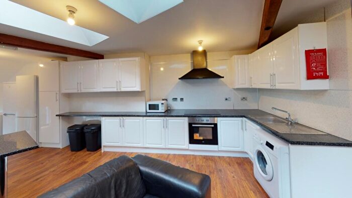3 Bedroom Apartment To Rent In () Flat Glasshouse Street, Nottingham, NG1