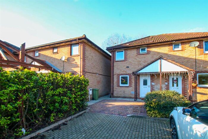 2 Bedroom Semi Detached House To Rent In Wheatcroft, Beanhill, MK6