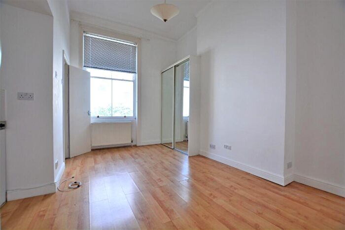 Studio To Rent In Powis Road, City Centre, Brighton, BN1