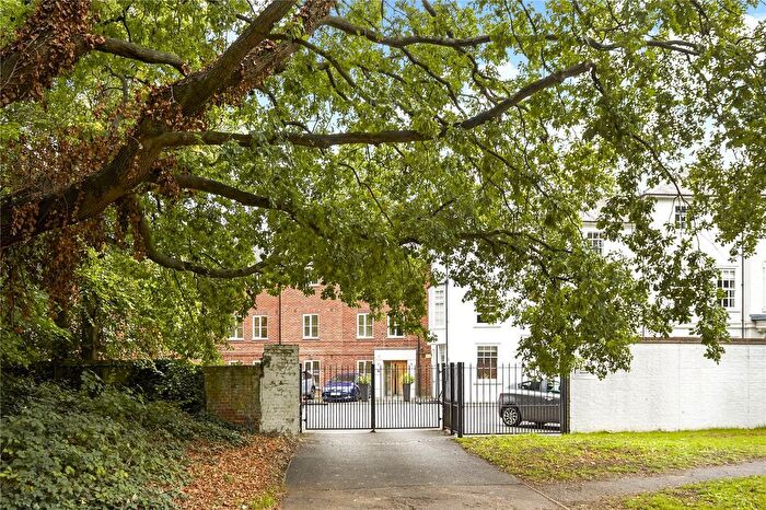 Studio For Sale In Weston Green Road, Thames Ditton, Surrey, KT7