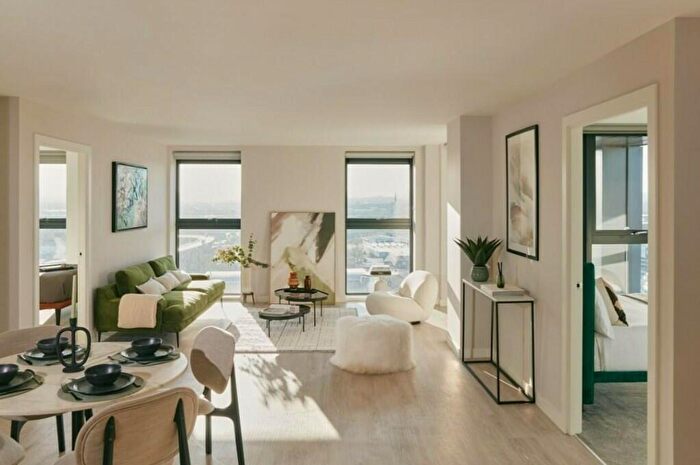 2 Bedroom Flat To Rent In Anderston Quay, Glasgow, G3