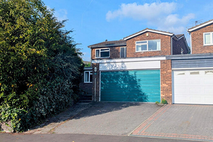 4 Bedroom Link Detached House For Sale In Gravel Hill Terrace, Boxmoor, HP1