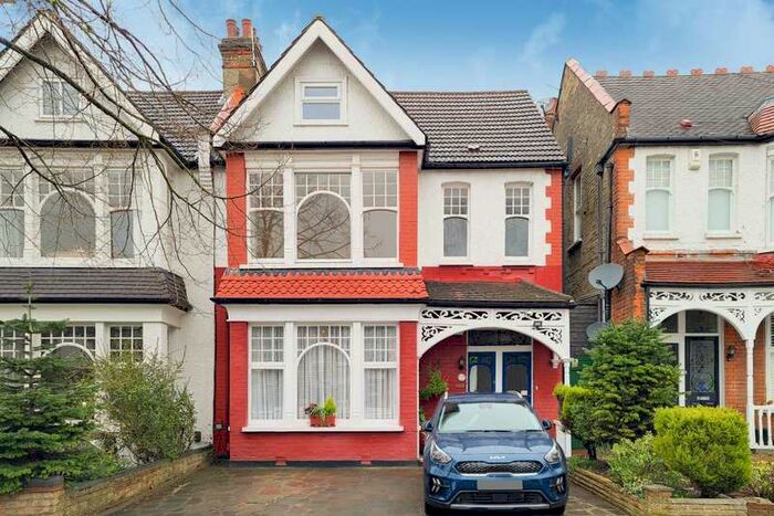 3 Bedroom Flat To Rent In Derwent Road Palmers Green, London, N13