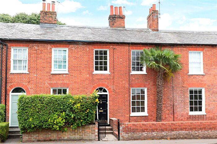 3 Bedroom Terraced House For Sale In Shaw Road, Newbury, Berkshire, RG14