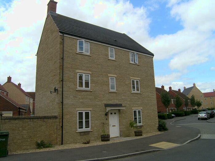 4 Bedroom House To Rent In Linnet Road, Calne, SN11
