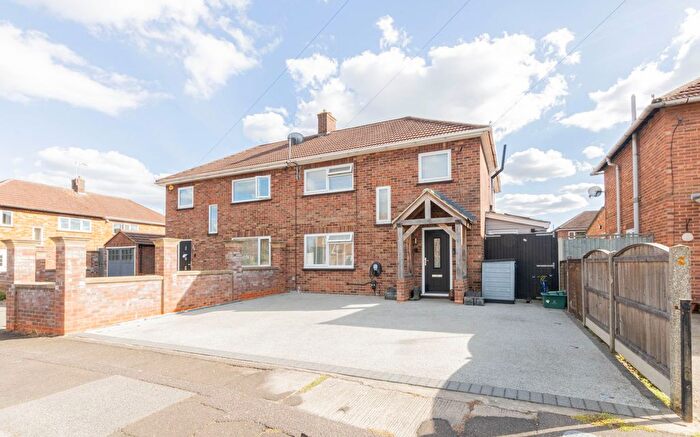 4 Bedroom Semi-Detached House For Sale In Jeffrey Close, Colchester, CO3