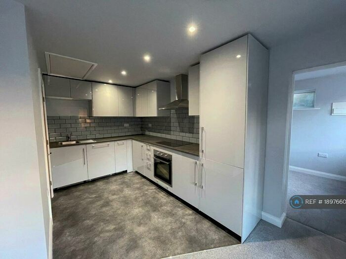 1 Bedroom Flat To Rent In London Road, Chalfont St. Giles, HP8