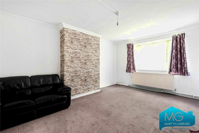 3 Bedroom Apartment To Rent In Oak House, The Grange, East Finchley, London, N2