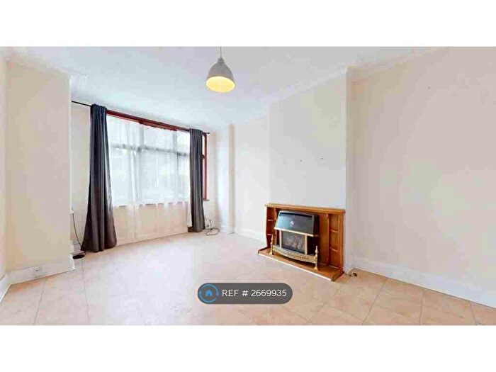 3 Bedroom Terraced House To Rent In Close To Davidson Road, Croydon, CR0
