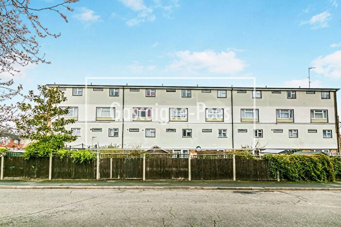 2 Bedroom Flat To Rent In Frenchs Wells, Woking, GU21