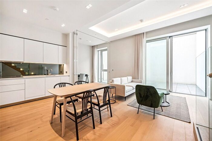 2 Bedroom Flat To Rent In Lillie Square, London, SW6