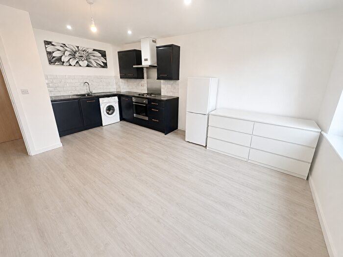 2 Bedroom Flat To Rent In Holly Lane, Smethwick, B66