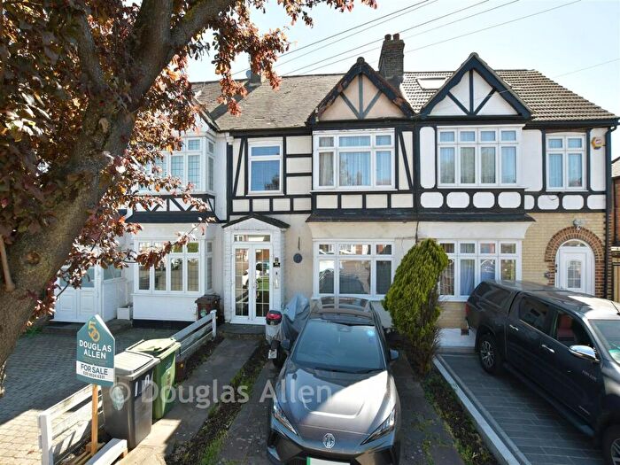 3 Bedroom Terraced House For Sale In Hampton Road, Chingford, E4