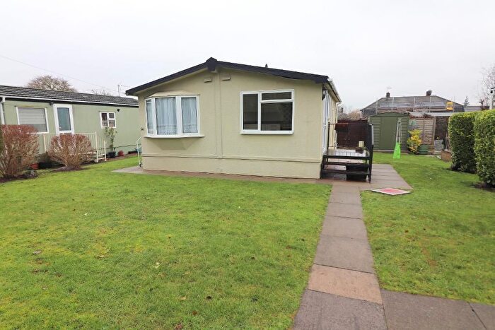 2 Bedroom Park Home To Rent In Westbourne Park, Nursery Road, Luton, Bedfordshire, LU3