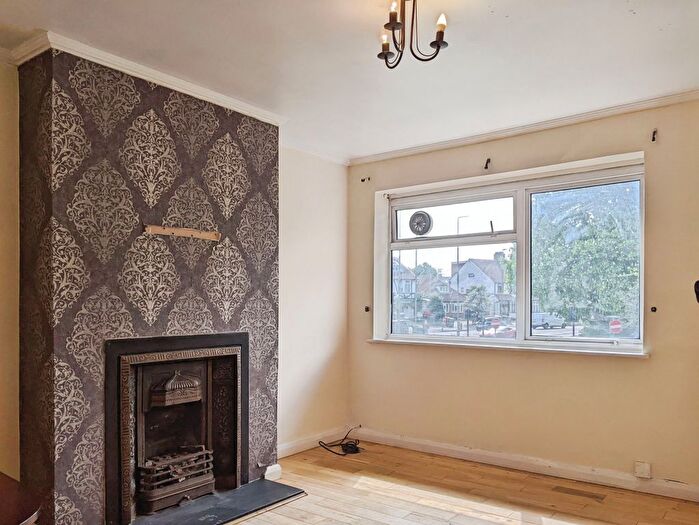 2 Bedroom Flat To Rent In Plough Lane, Wallington, SM6