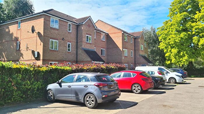 2 Bedroom Flat To Rent In Cherry Blossom Close, Palmers Green, N13