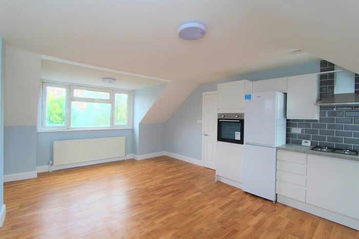 1 Bedroom Flat To Rent In Kings Avenue, Ealing, London, Uk, W5