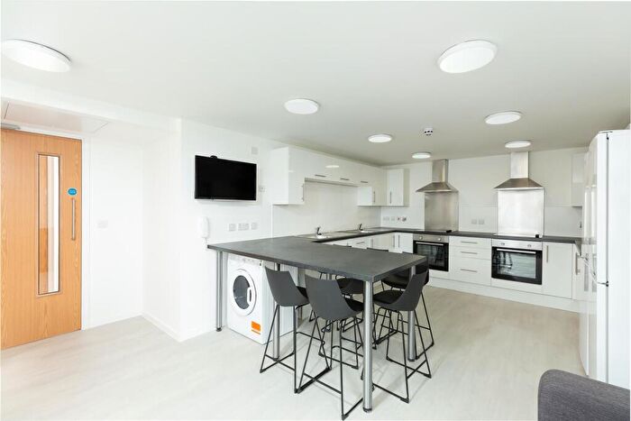 7 Bedroom Flat To Rent In St Martins House, Wellsway, Bath, BA2