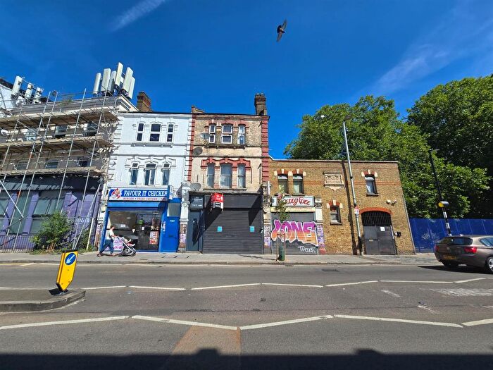 Studio To Rent In West Green Road, London, N15