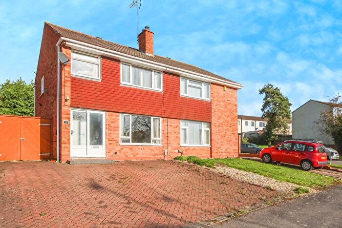 3 Bedroom Semi Detached House For Sale In Stapleton Close, Redditch, B98