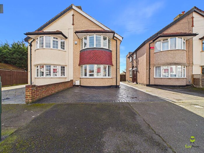 3 Bedroom Semi Detached House For Sale In Charmouth Road, Welling, Kent, DA16