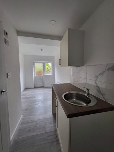 Studio To Rent In Newdene Avenue, Northolt, UB5