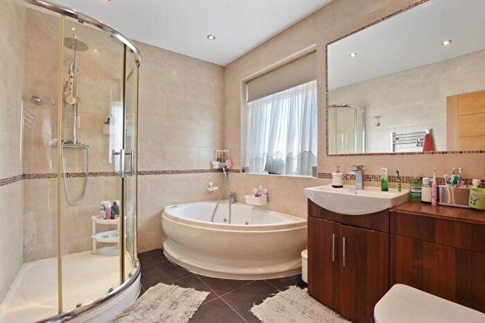 5 Bedroom Semi-Detached House For Sale In Headstone Gardens, Harrow, HA2