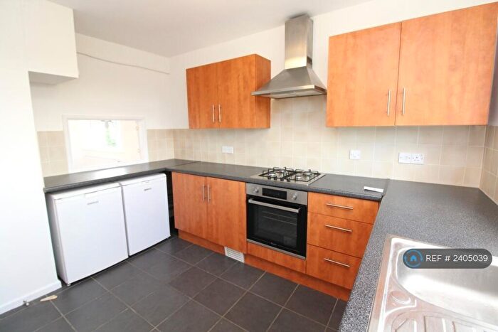 2 Bedroom Flat To Rent In Sackville Crescent, Romford, RM3