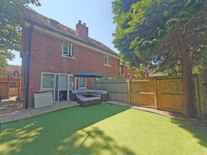 3 Bedroom Village House To Rent In Station Road, Sway, SO41