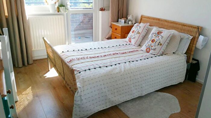 2 Bedroom Flat To Rent In Weatherley Close, London, E3