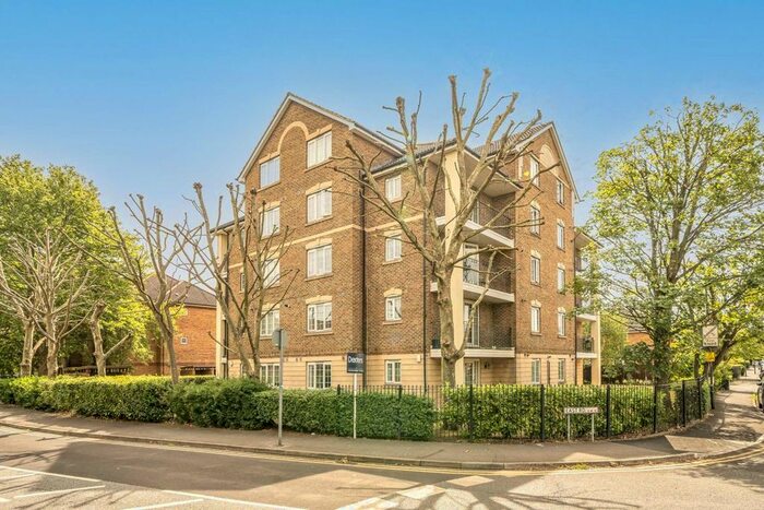 2 Bedroom Flat To Rent In North Road, London, SW19