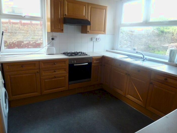 5 Bedroom Terraced House To Rent In Kelvin Road, Roath, CF23