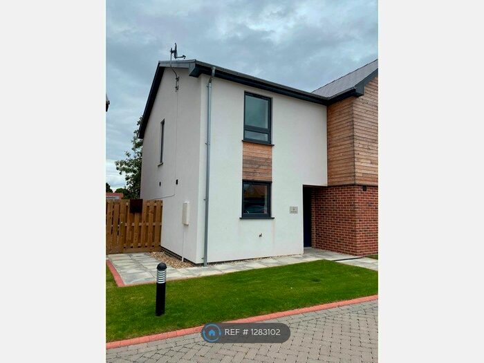 2 Bedroom Semi-Detached House To Rent In West Hill Court, Walcott, Lincoln LN4