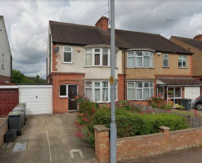 4 Bedroom Property To Rent In Wardown Crescent, Luton, LU2