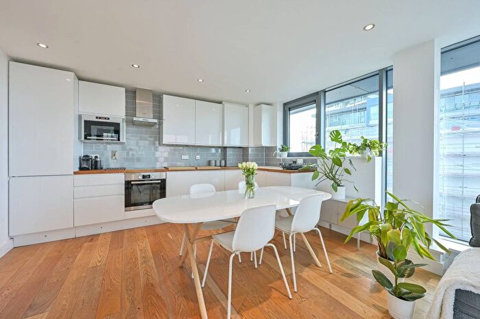 2 Bedroom Flat To Rent In Hardwicks Square, Wandsworth, London, SW18