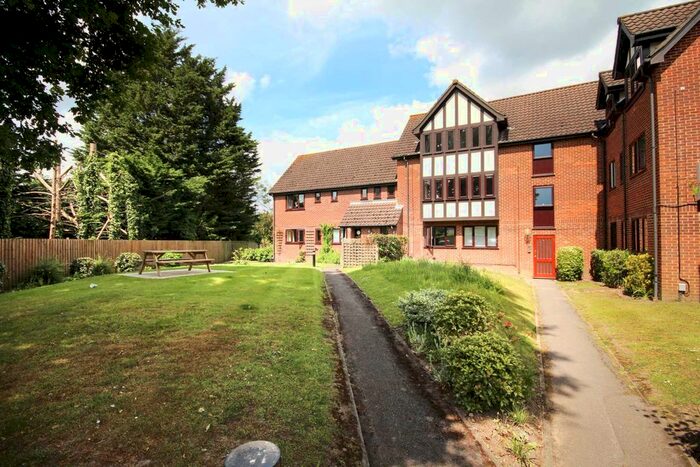 1 Bedroom Flat To Rent In Wyvern Close, Bracknell, RG12