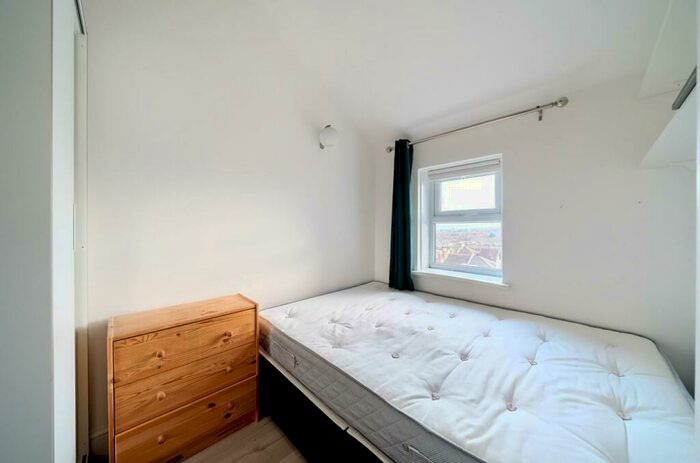 1 Bedroom Flat To Rent In Blythe Hill, London, SE6