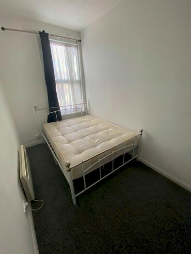 1 Bedroom Flat To Rent In Kensington Gardens, Cranbrook, Ilford, IG1