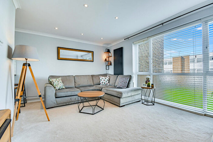 2 Bedroom Maisonette For Sale In Birk Beck, Springfield, Chelmsford, CM1