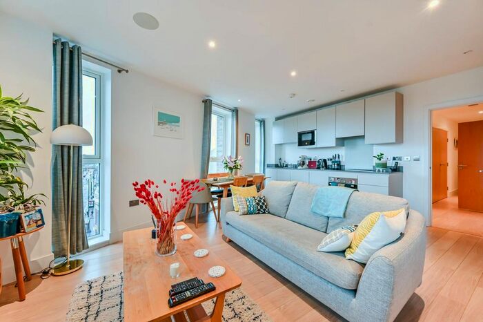 2 Bedroom Flat To Rent In Stockwell Park Walk, Stockwell, London, SW9
