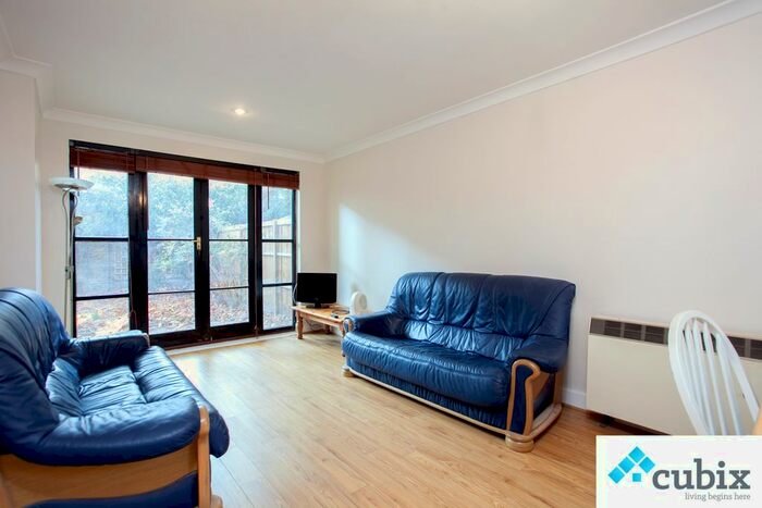3 Bedroom Terraced House To Rent In Lee Roy, London, SE1